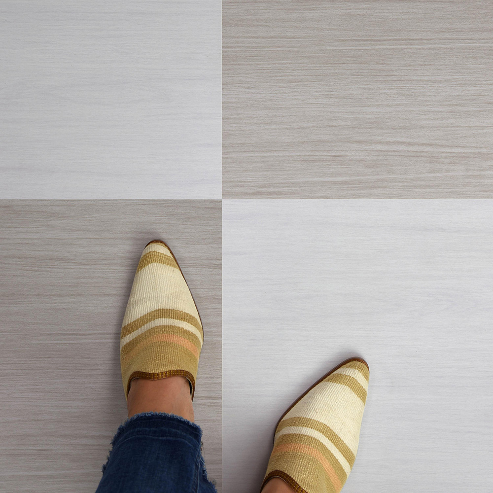 Floorpops Kingsley Brown Natural Peel and Stick Floor Tile 30.48 x 30.48cm 10 Pack Image 6