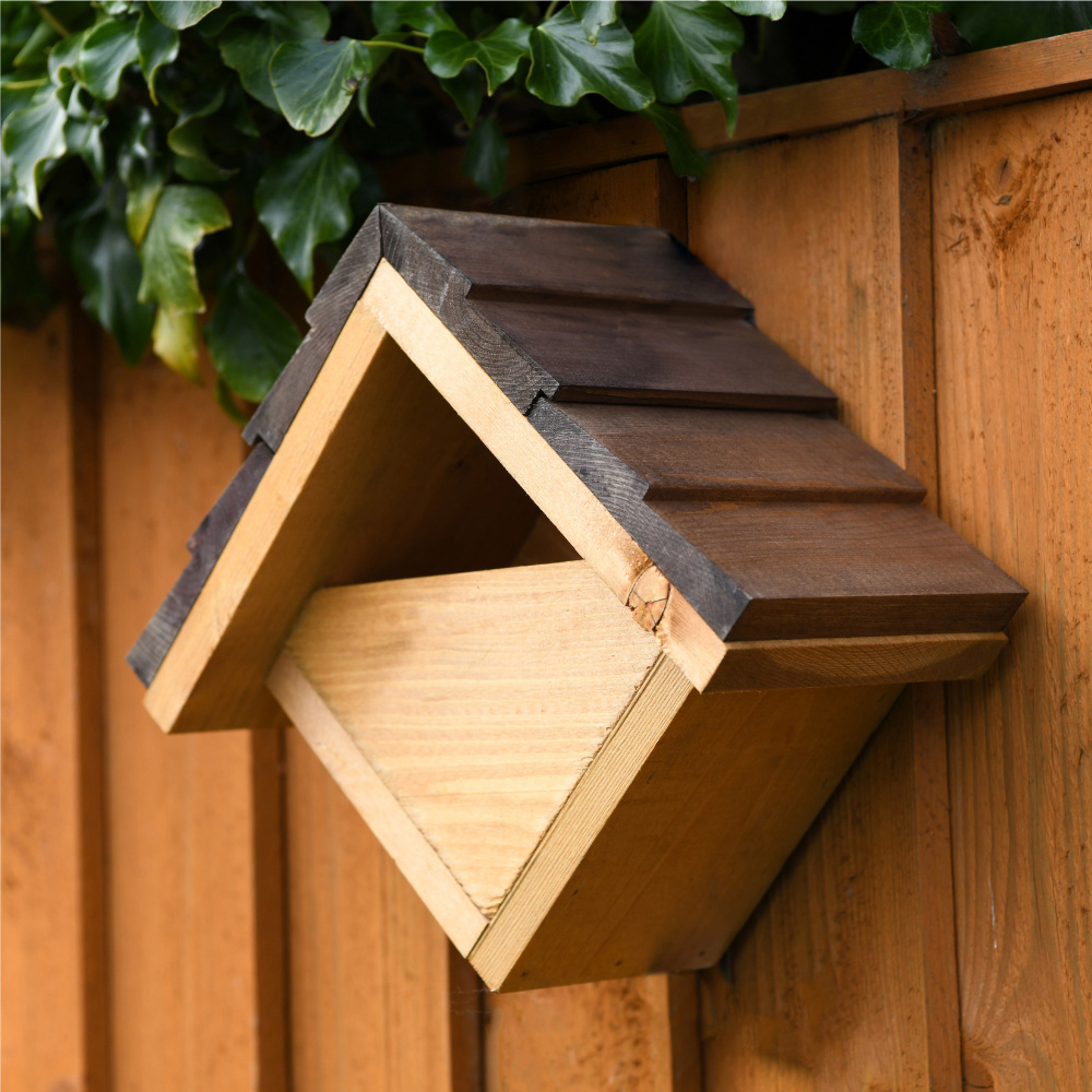 Happy Beaks Robin Nest Box with Shingles Image 4
