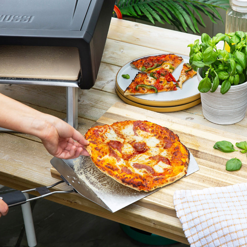 Zanussi Black 12 inch Gas Powered Pizza Oven with Paddle and Carry Bag Image 7