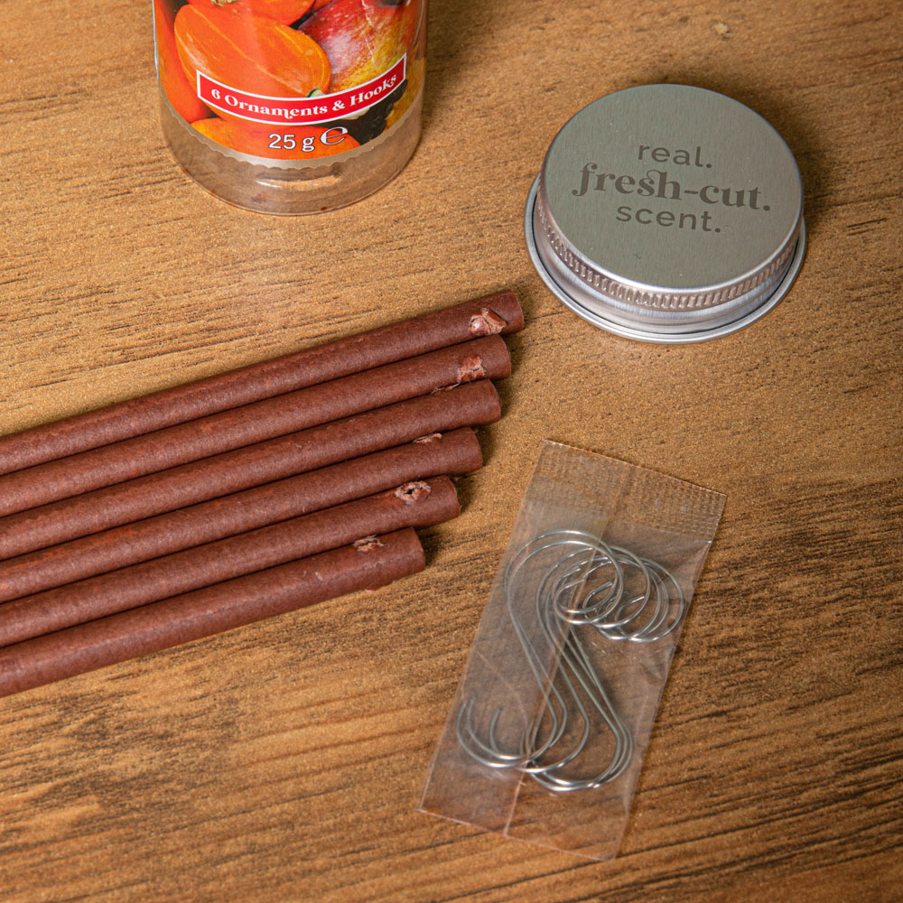 Samuel Alexander Pumpkin and Cider Scented Christmas Scentsicles with Hooks 25g Image 8