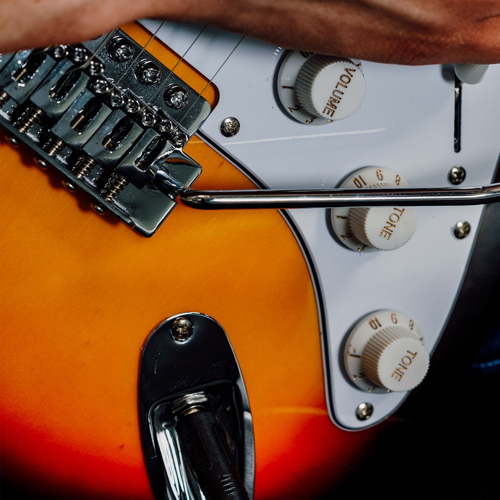 3rd Avenue Sunburst Full Size Electric Guitar Set Image 3
