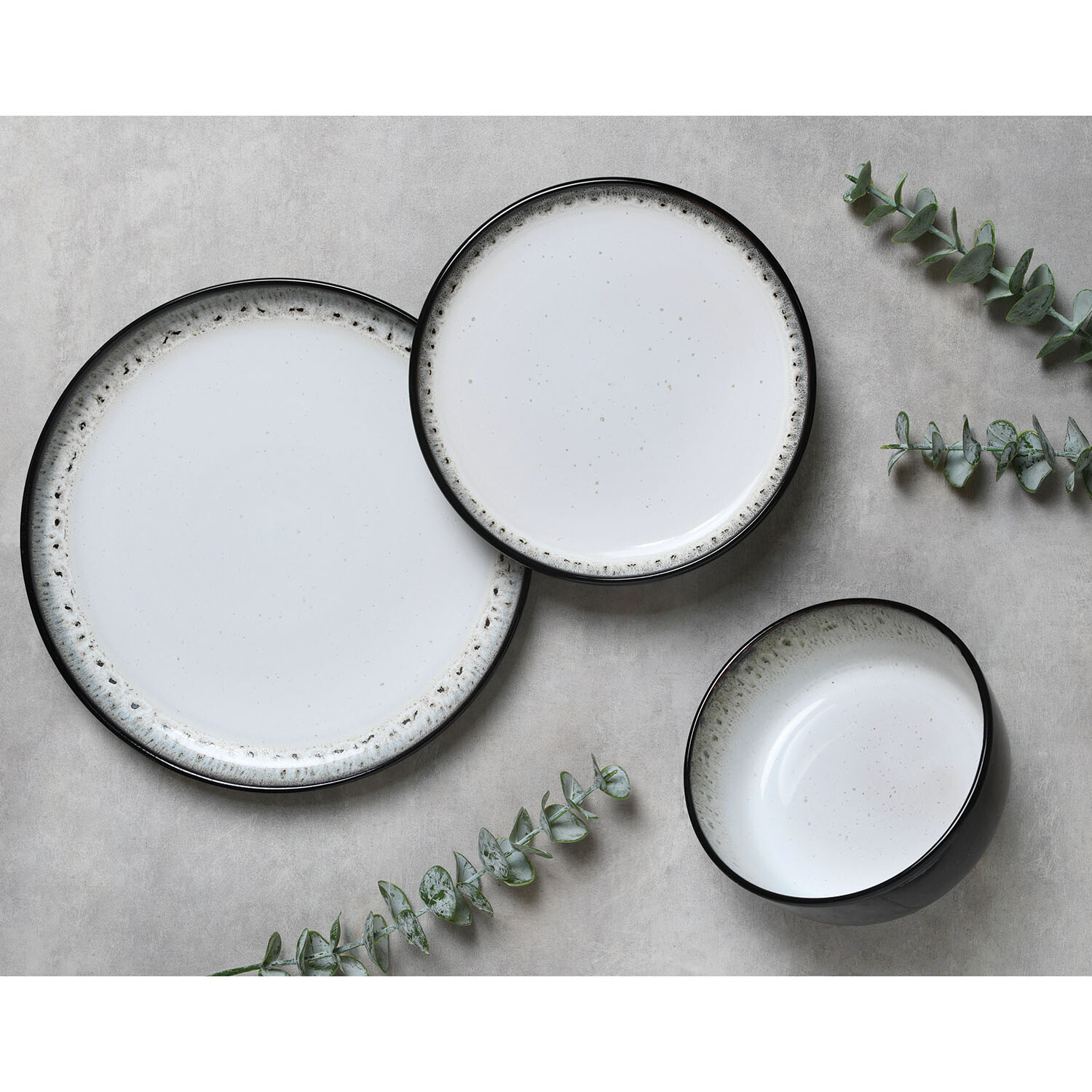 Black Kyanite Dinner Plate - Black and White Image 2