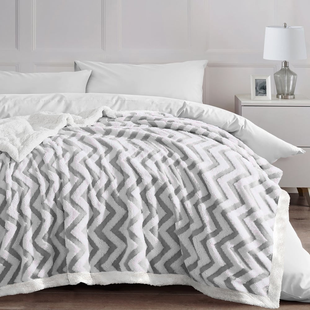 Velosso Grey Chevron Sherpa Throw 150 x 200cm Image 4