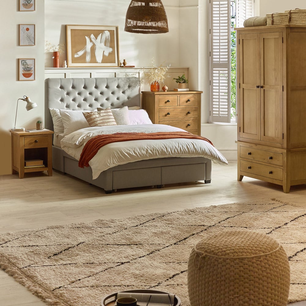 Julian Bowen Marlborough 2 Door 2 Drawer Oak Combination Wardrobe Image 3