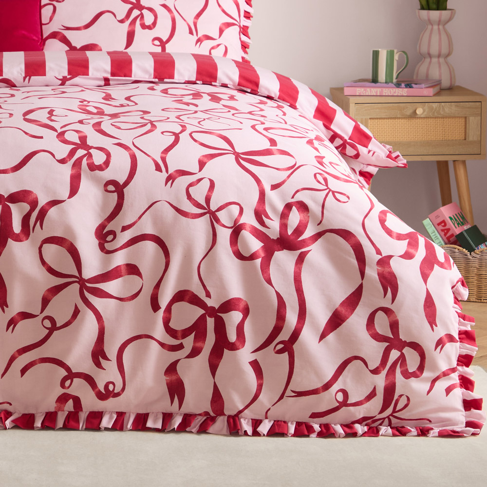 Furn Christmas La Vie En King Size Pink and Red Bows Reversible Duvet Cover Set Image 3