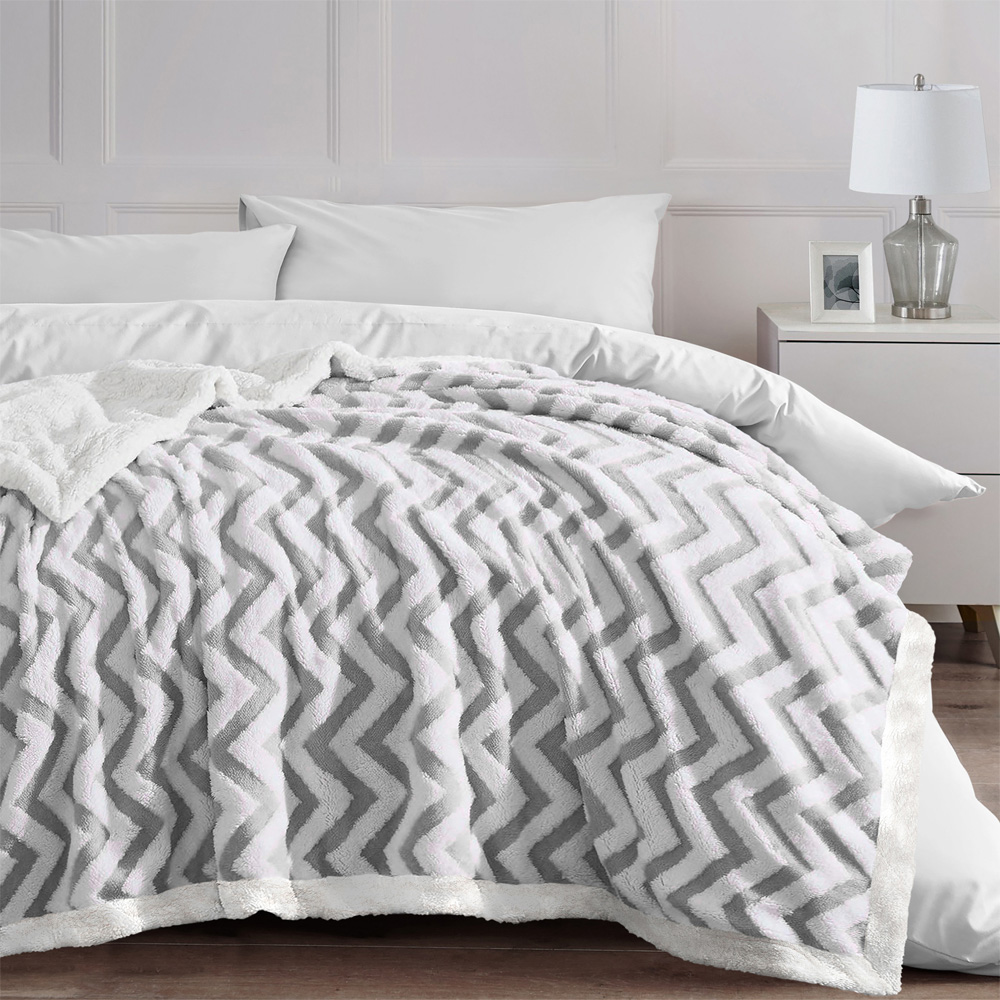 Velosso Grey Chevron Sherpa Throw 100 x 150cm Image 4
