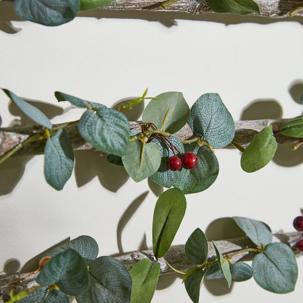 Dibor Mistletoe Leaves and Berries Christmas Tree Ladder Decoration 88cm Image 3