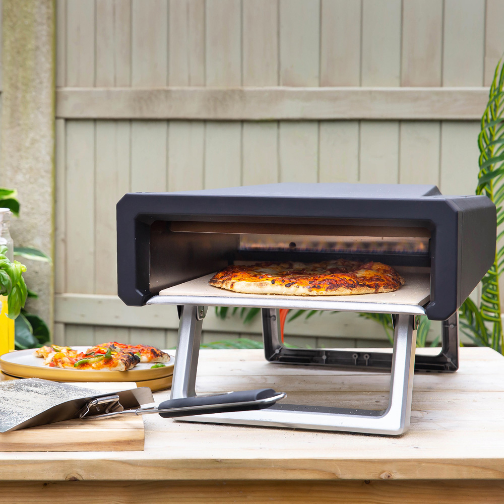 Zanussi Black 12 inch Gas Powered Pizza Oven with Paddle and Carry Bag Image 8
