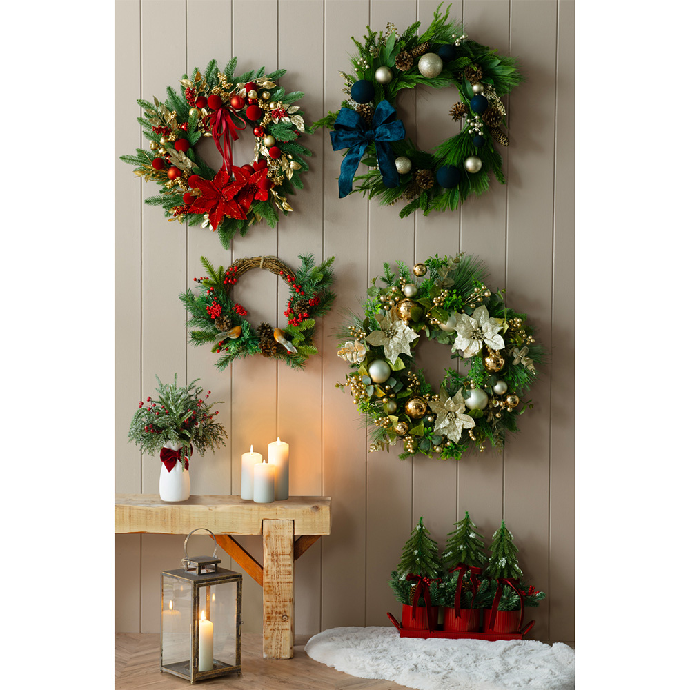 Midnight Champers Christmas Wreath Image 2