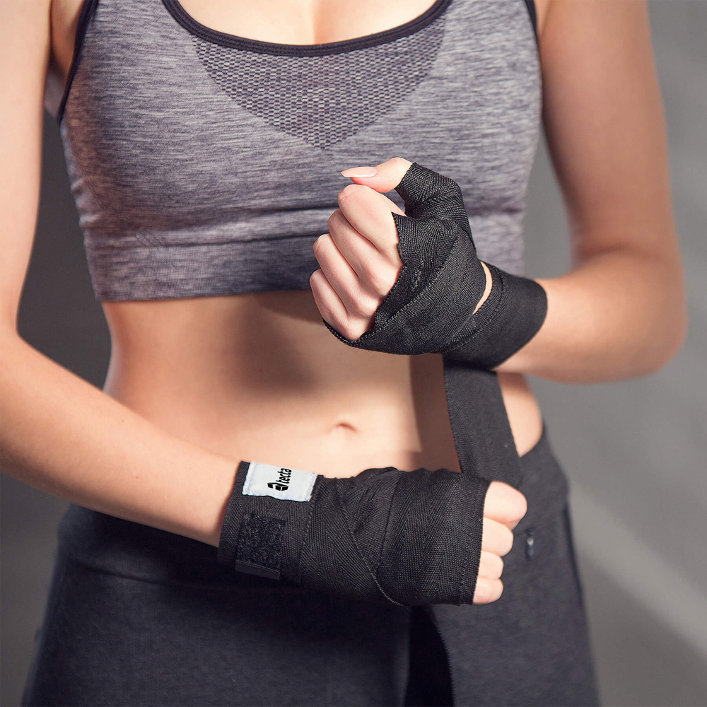 tectake Black Punching Bag with Gloves and Wraps 10kg Image 5