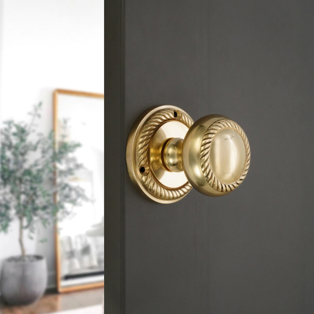 Spira Brass Polished Brass Georgian Mortice Door Knob 2 Pack Image 2