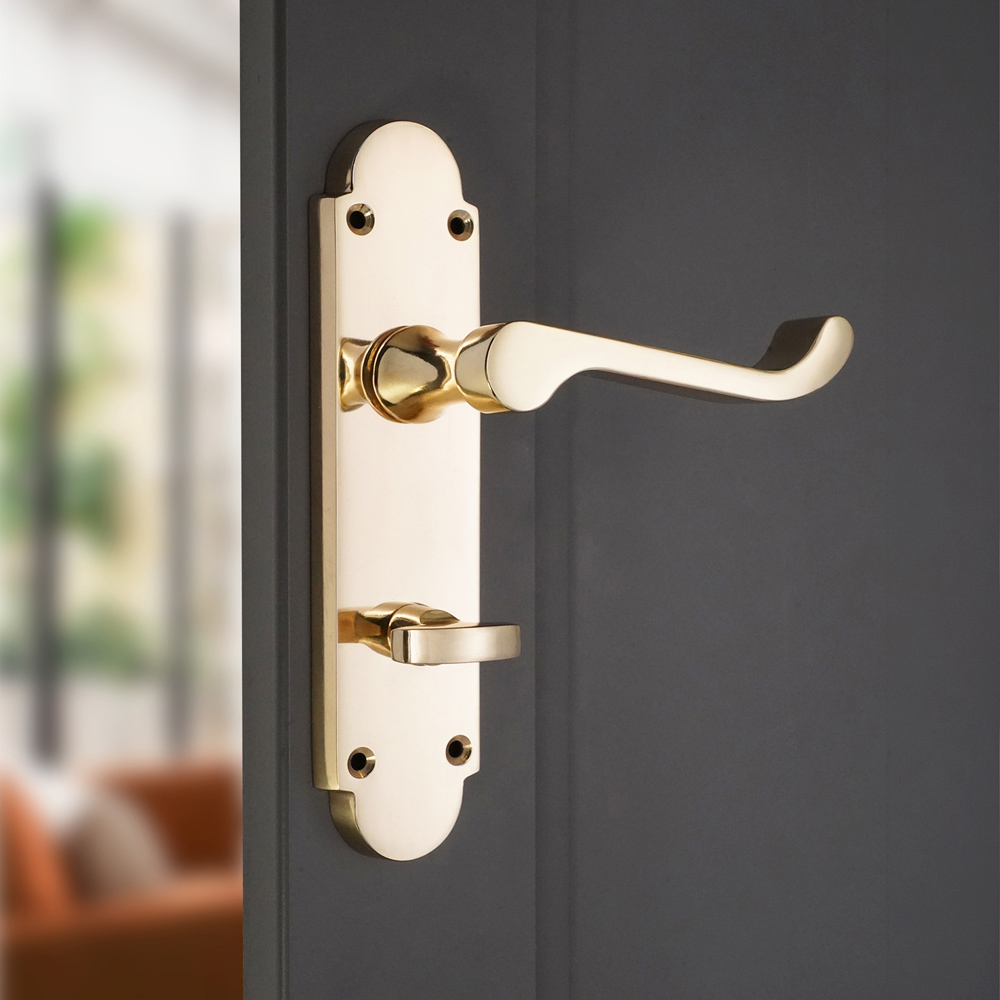 Spira Brass Oakley Polished Brass Lever on Backplate Bathroom Door Handle 2 Pack Image 2