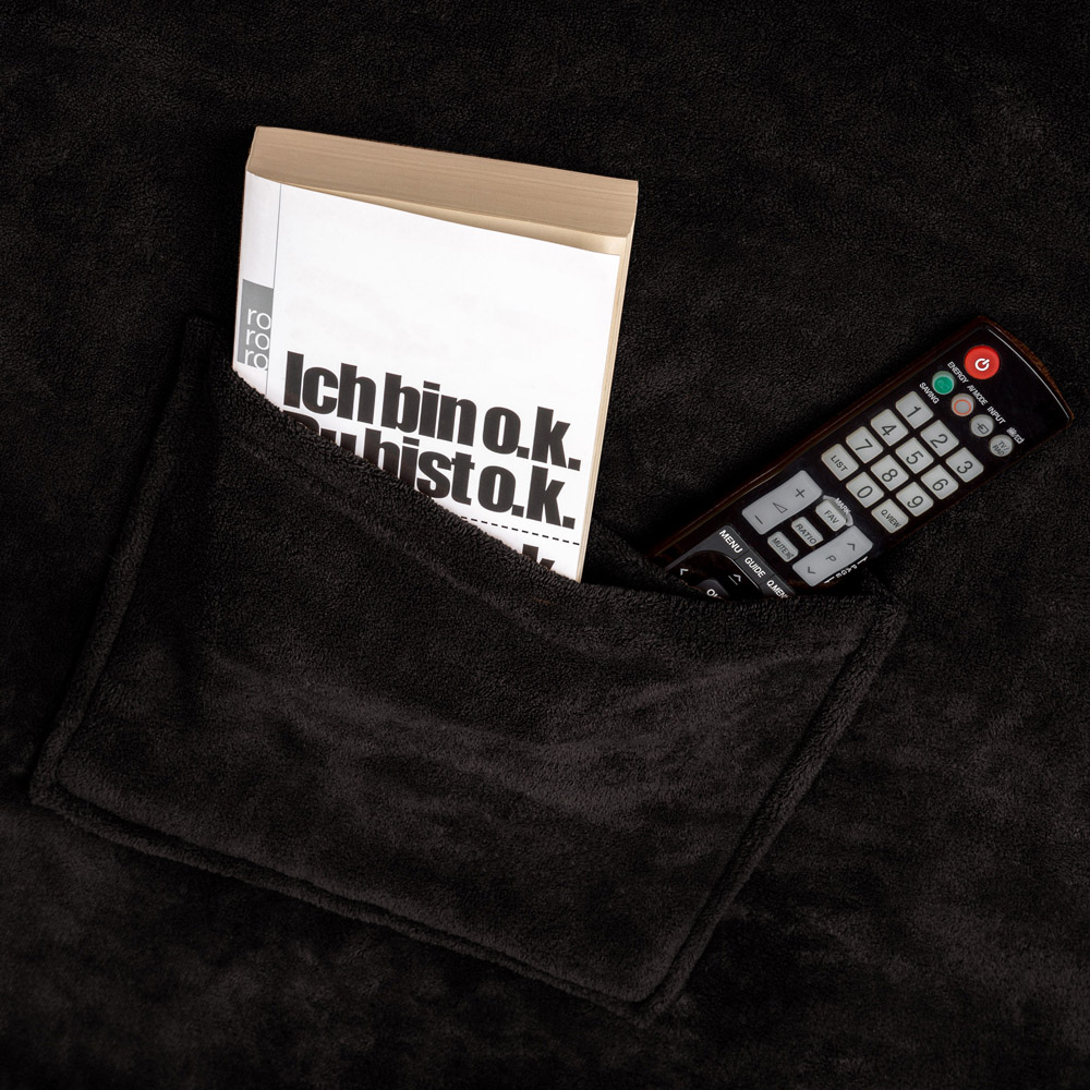 tectake Black Wearable Snuggle Throw with Arms 200 x 170cm Image 5