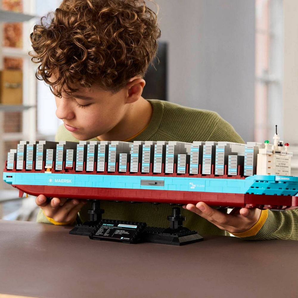 LEGO 40955 Maersk Dual-Fuel Container Ship Set 1516-Piece Image 3