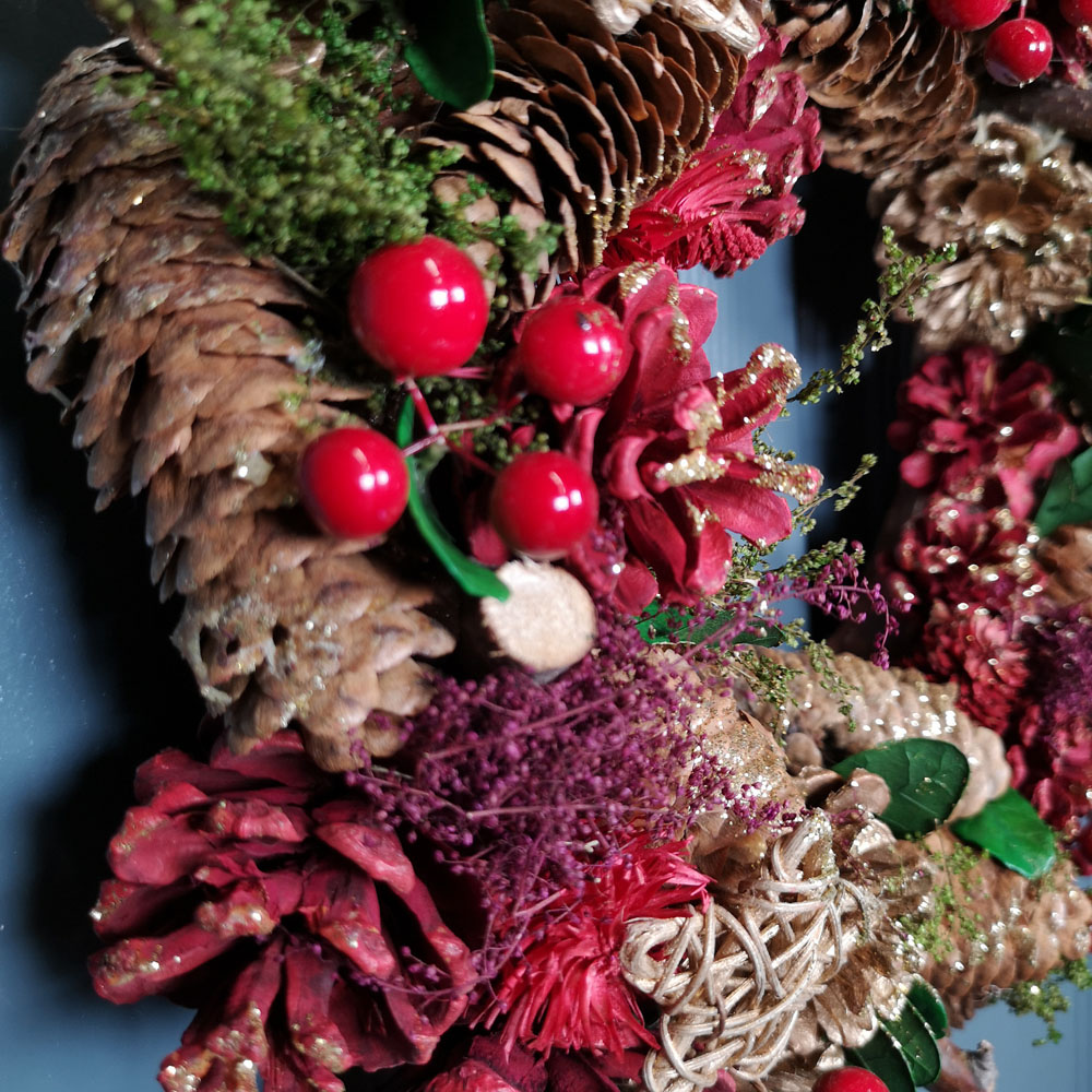 Samuel Alexander Christmas Wreath with Pine Cones and Berries Gold and Red 36cm Image 6