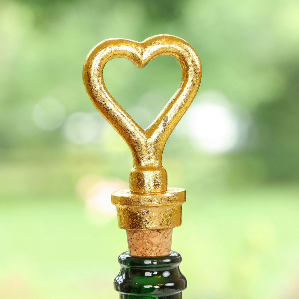Dibor Gold Heart-Shape Bottle Stopper Image 2