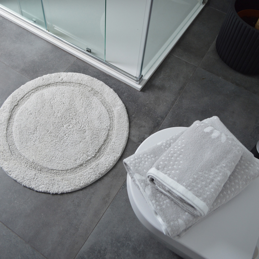 Allure Bath Fashions Marrakesh Dove Grey Round Non-Slip Bath Mat 65cm Image 2