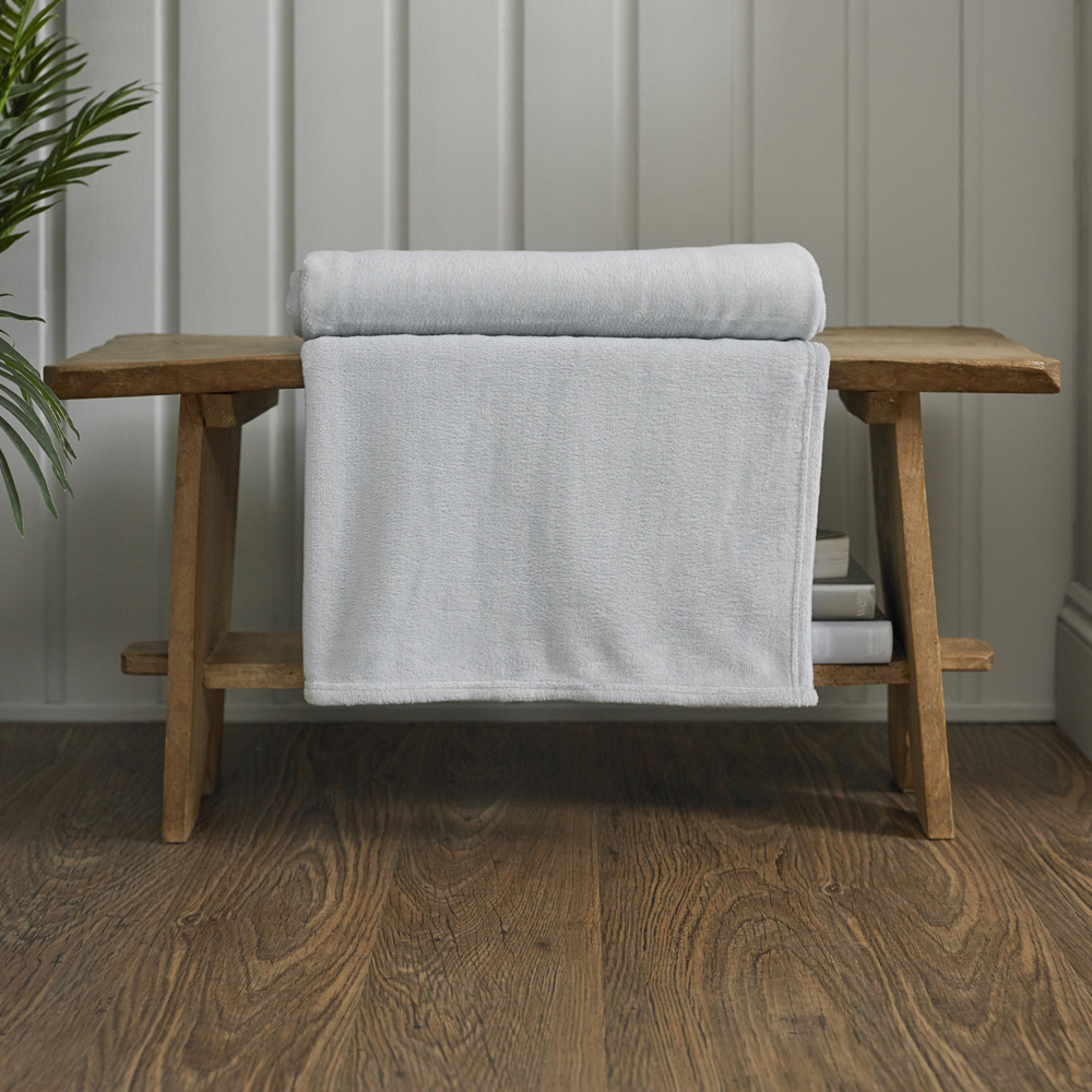 Deyongs Silver Snuggle Touch Throw 140 x 180cm Image 2