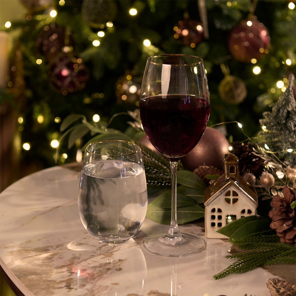 Pack of 4 Gold Rim Wine Glasses Image 2