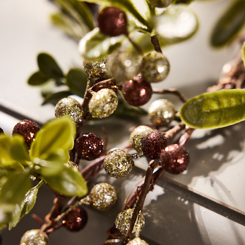Dibor Mistletoe Leaves Artificial LED Christmas Garland with Copper Berries 160cm Image 5