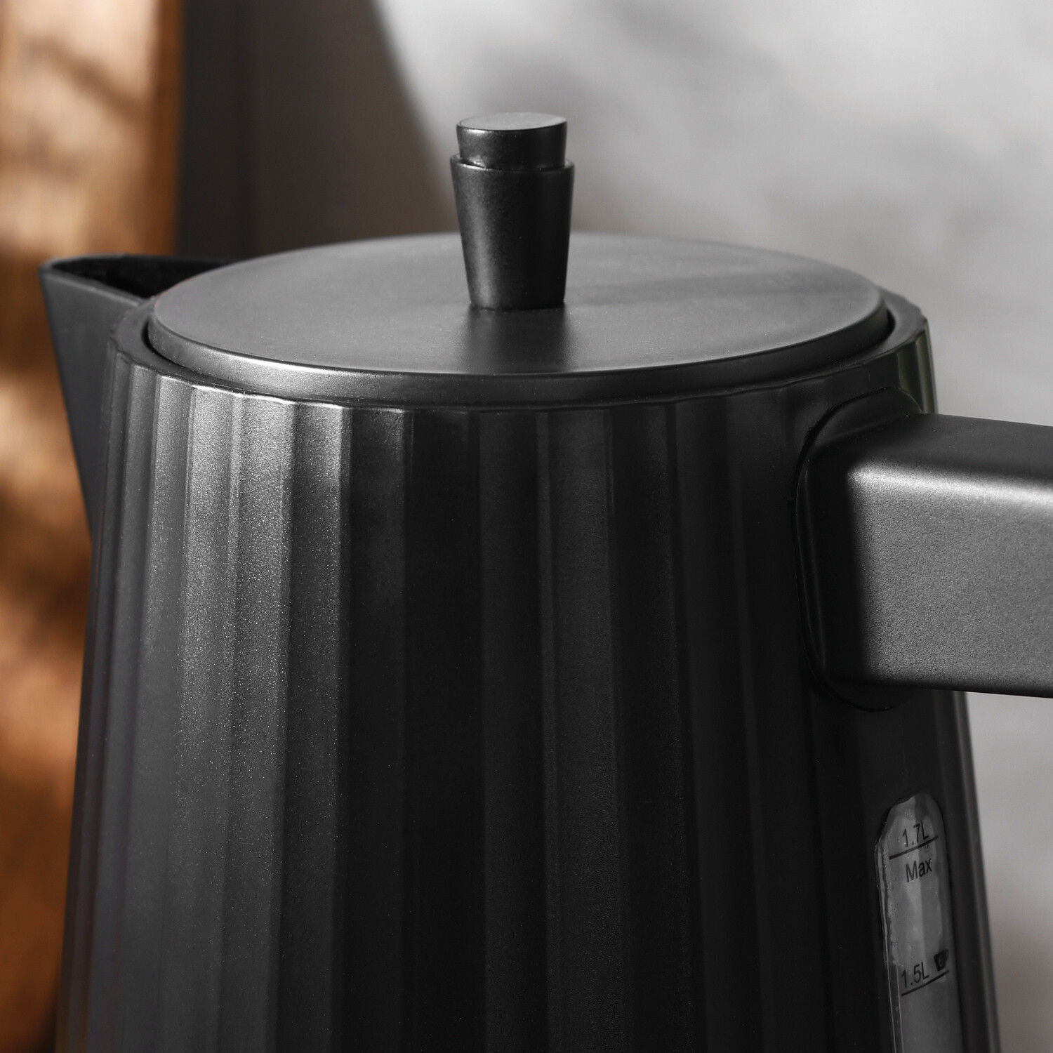 Kitchen Master Plastic Kettle 1.7L - Black Image 3