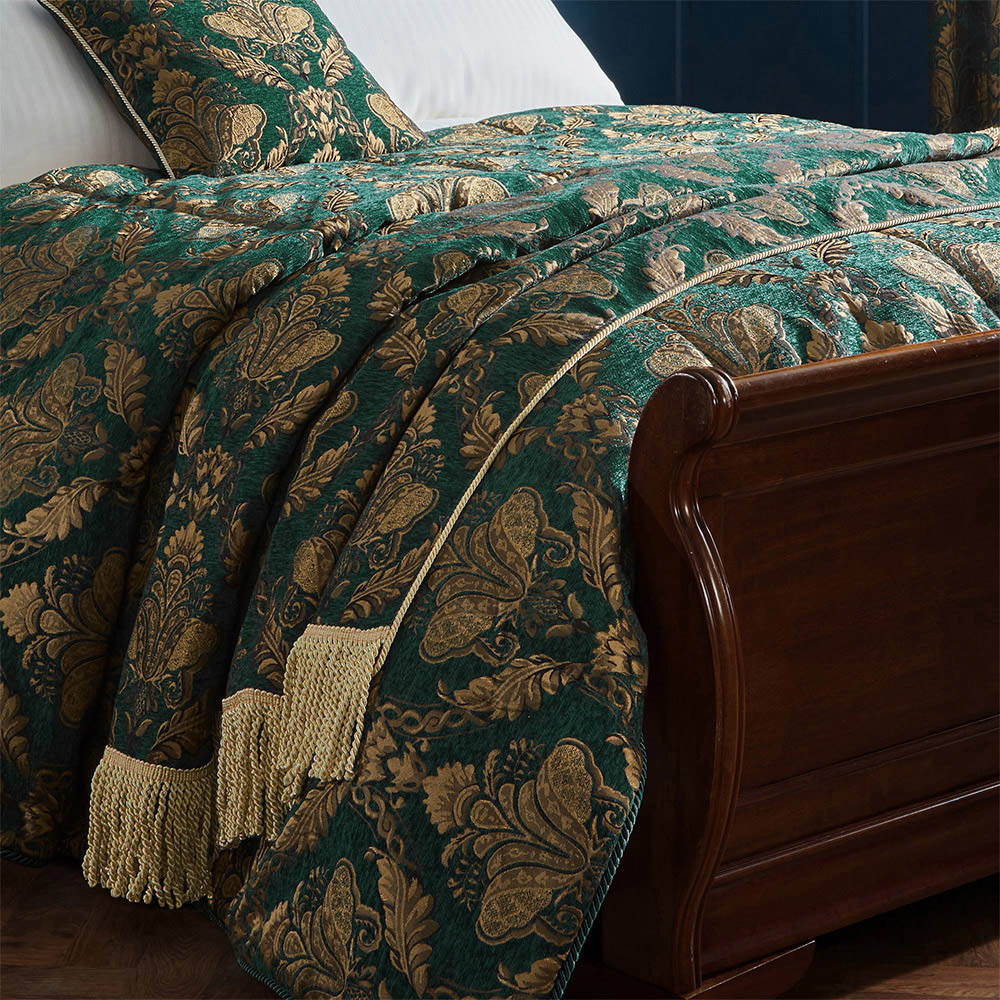 Paoletti Shiraz Emerald Green Traditional Jacquard Throw 130 x 170cm Image 2