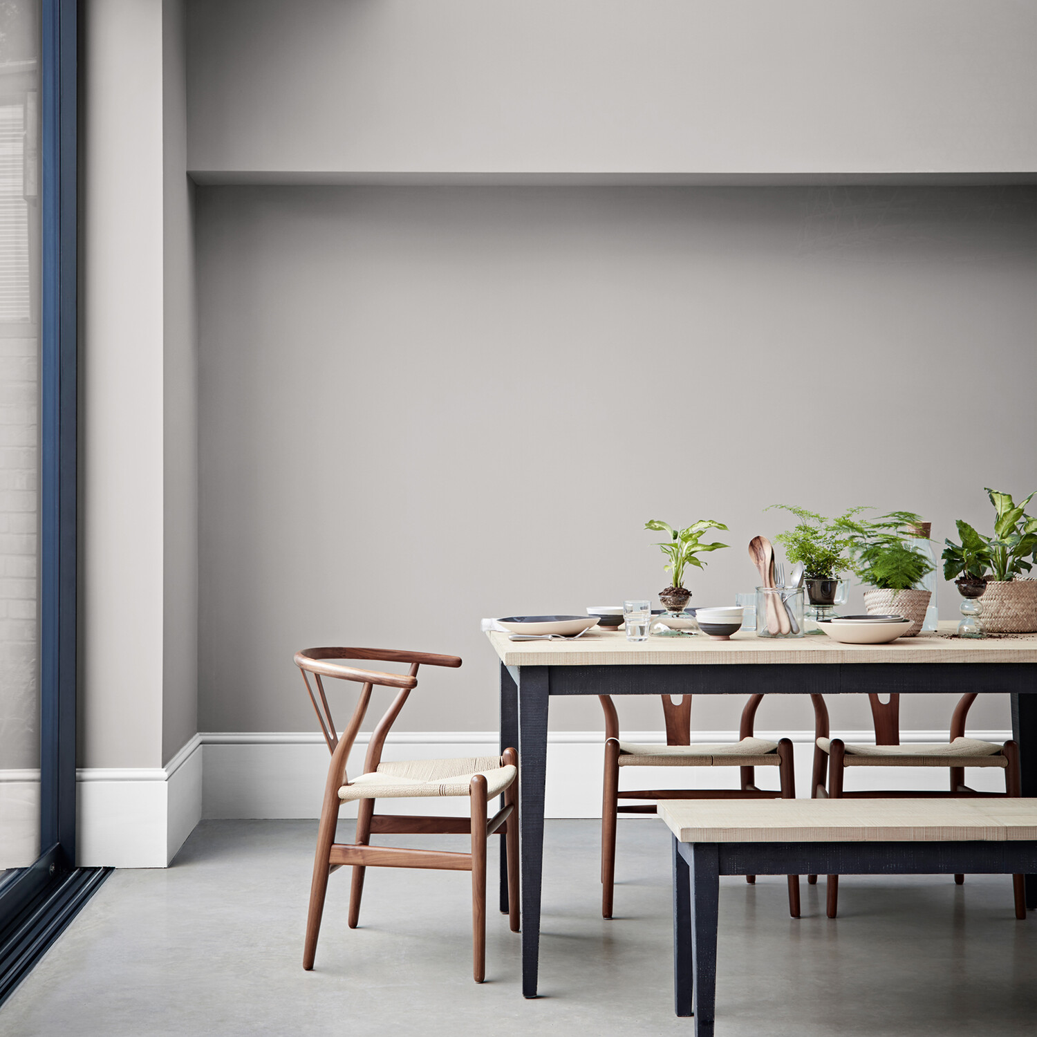 Crown Walls and Ceilings Mid Sheen Emulsion Cloud Burst 2.5l Image 4