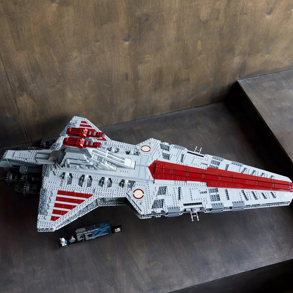 LEGO Star Wars 75367 Venator-Class Republic Attack Cruiser Building Kit Image 3