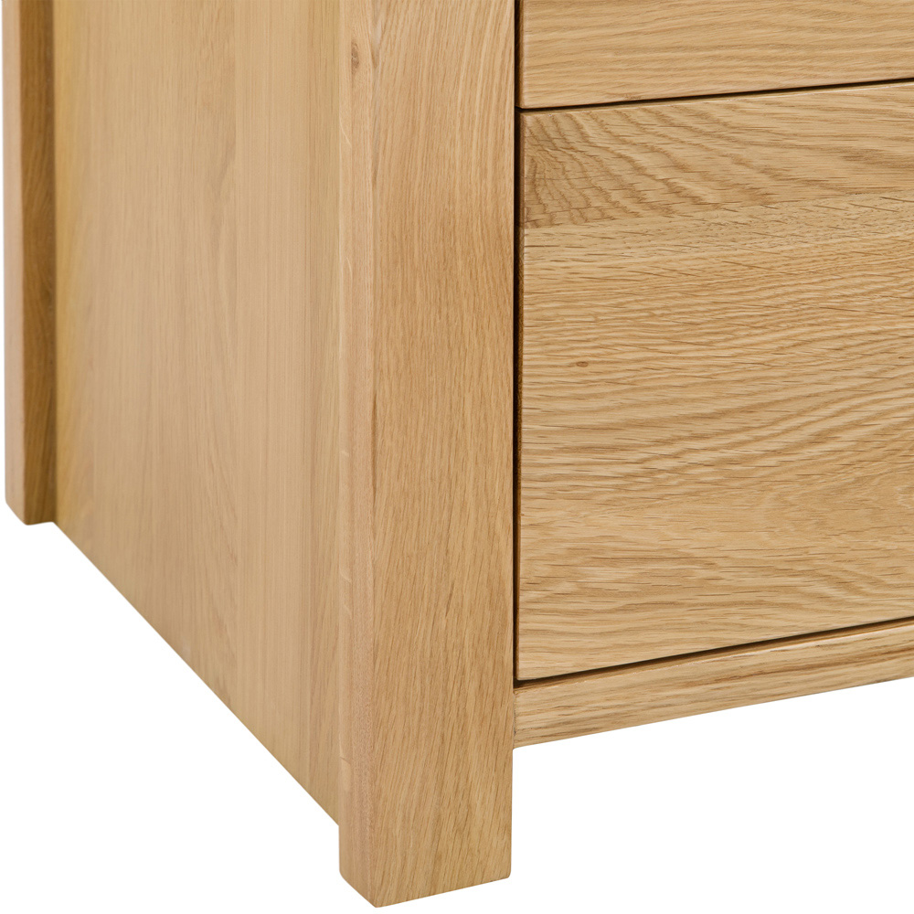 Julian Bowen Curve 5 Drawer Oak Chest of Drawers Image 9