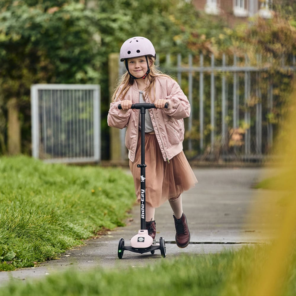 Ride-Ezy Kick Blossom 3 LED Wheel Scooter Image 5