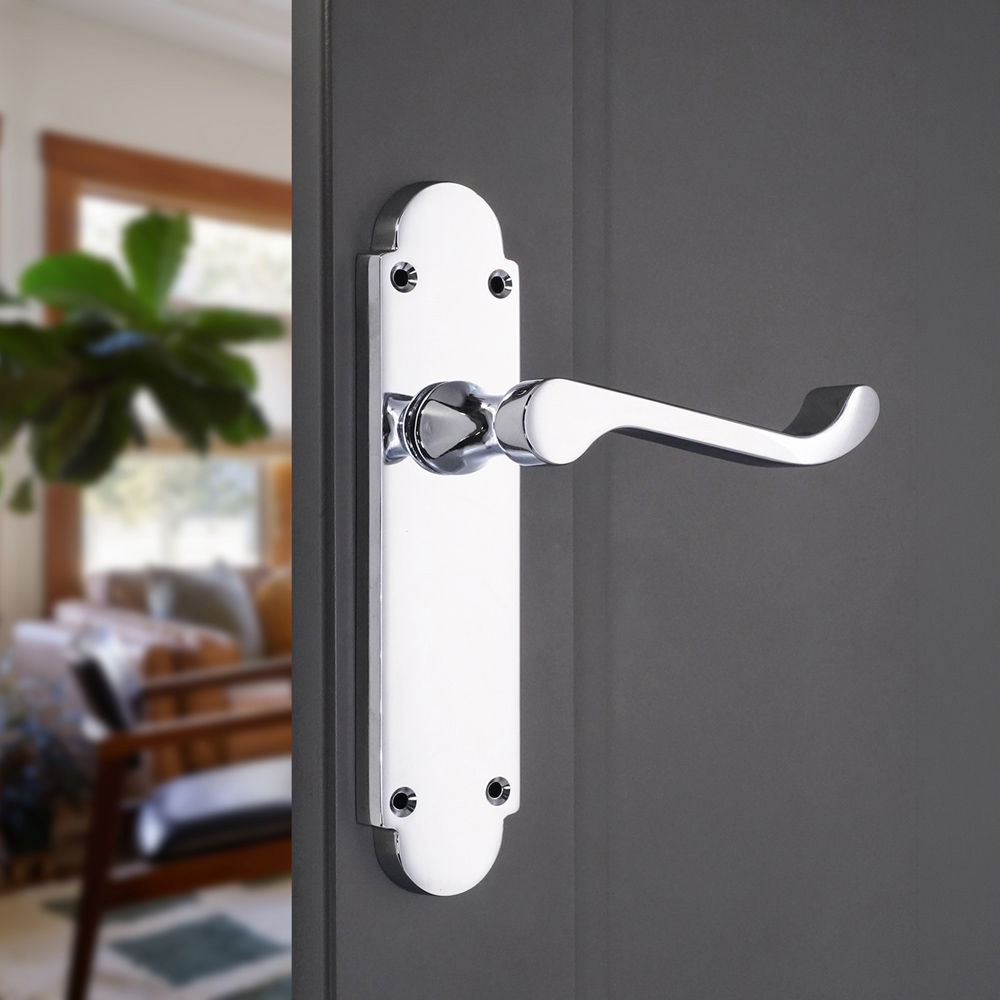 Spira Brass Oakley Polished Chrome Lever on Backplate Door Handle with Latch 2 Pack Image 2