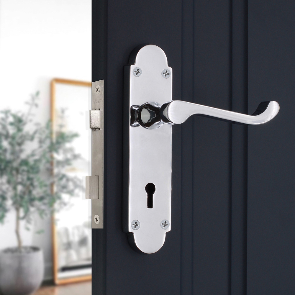 Spira Brass Oakley Polished Chrome Lock Lever Door Handle 2 Pack Image 2