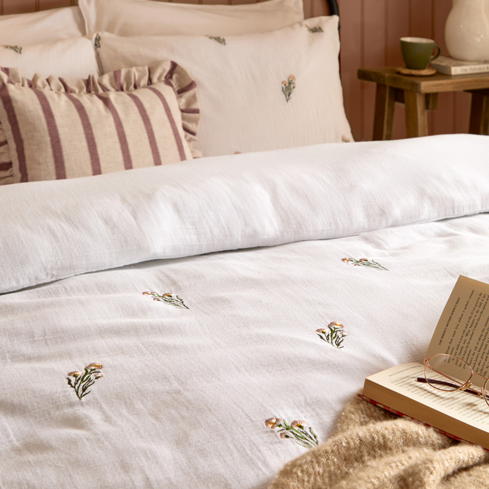 Wylder Josephine Double White and Pink Nature Embroidered Muslin Duvet Cover Set Image 2