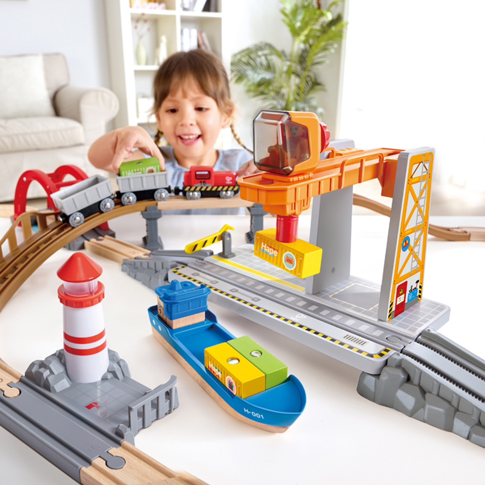 Hape Sea and Rail Cargo Transportation Play Set Image 2