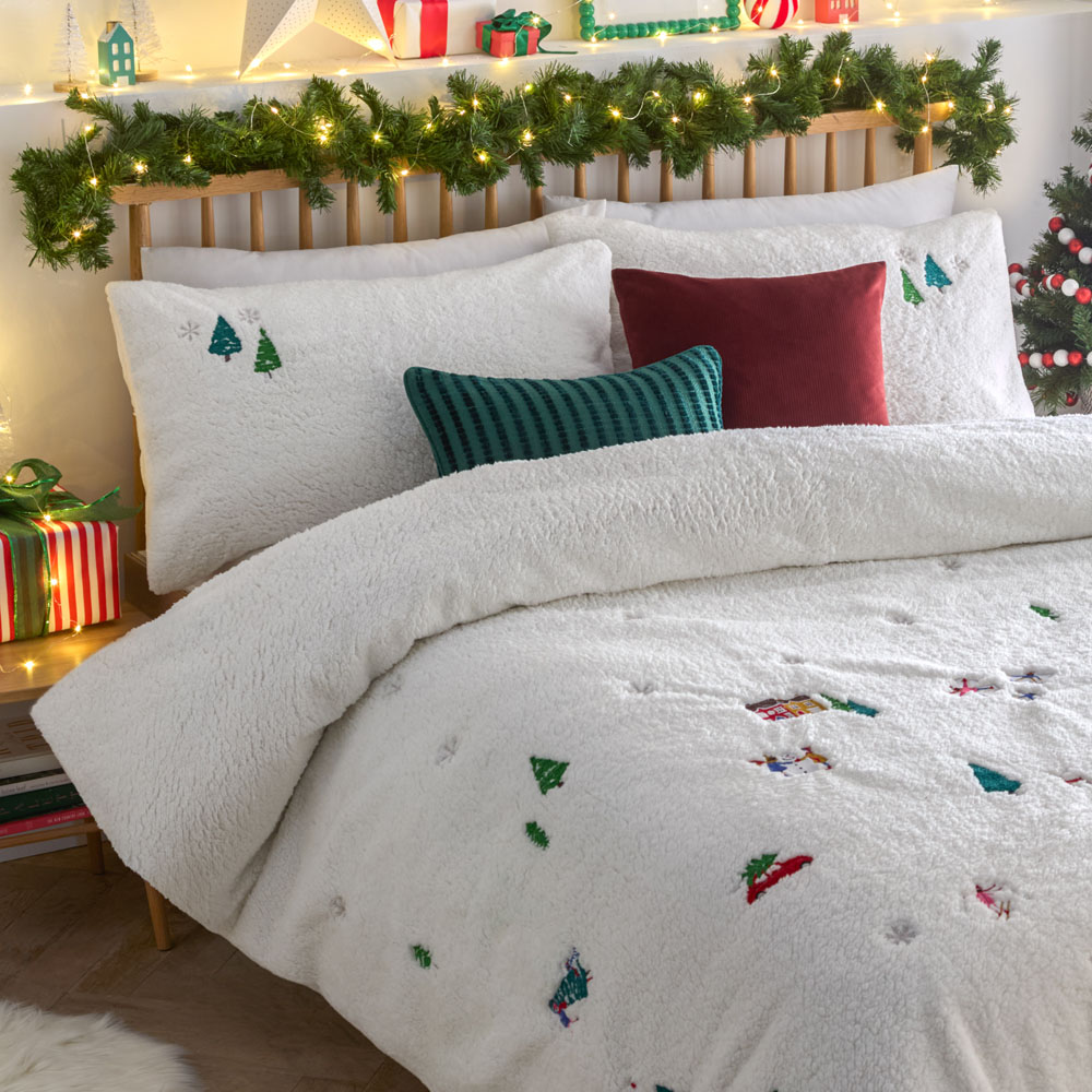 Furn Single Christmas Together Embroidered Fleece Duvet Set Image 3
