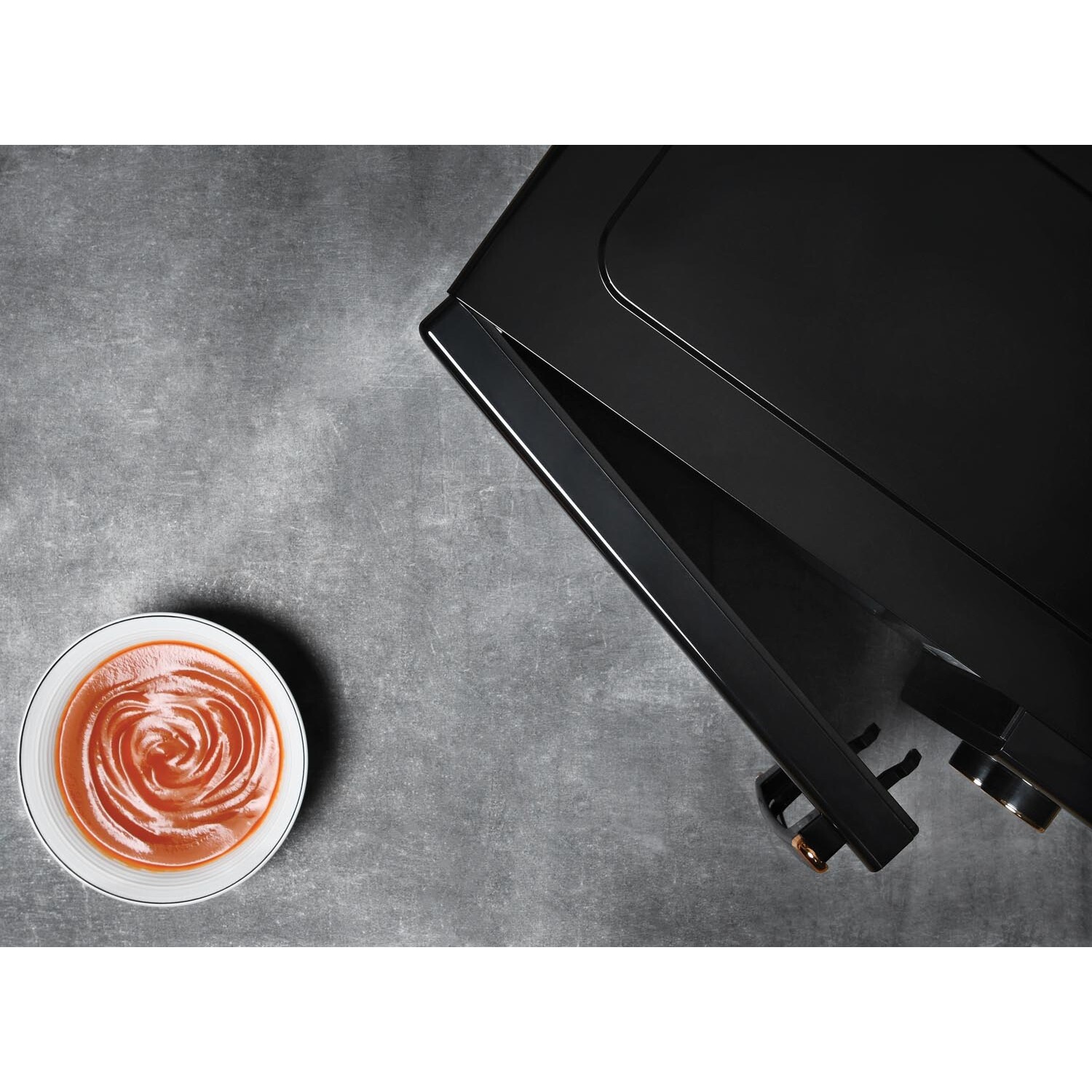 Retro 20L Microwave - Black Image 3