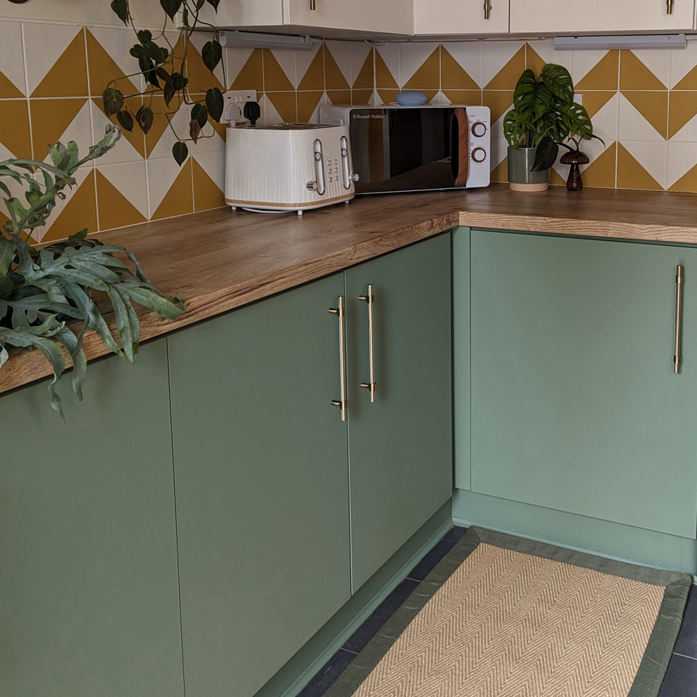 Rust-Oleum Kitchen Cupboard All Green Washable Matt Paint 750ml Image 5