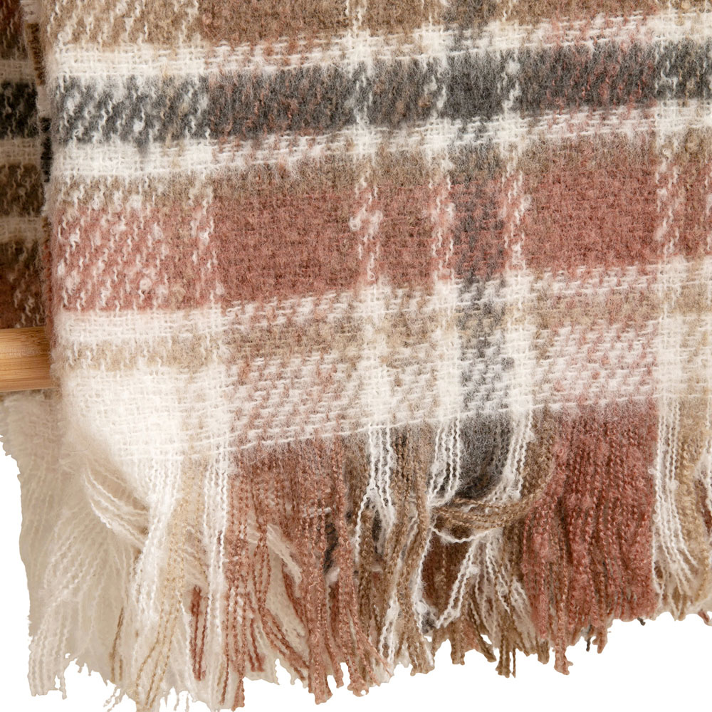 Catelyn Checkered Throw Image 9