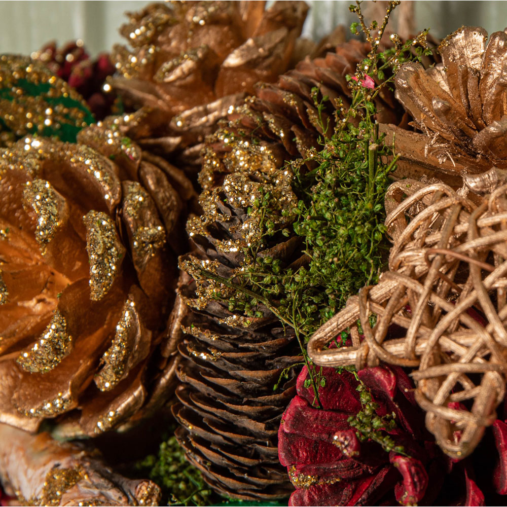Samuel Alexander Red Wreath with Berries and Pinecones 36cm Image 7