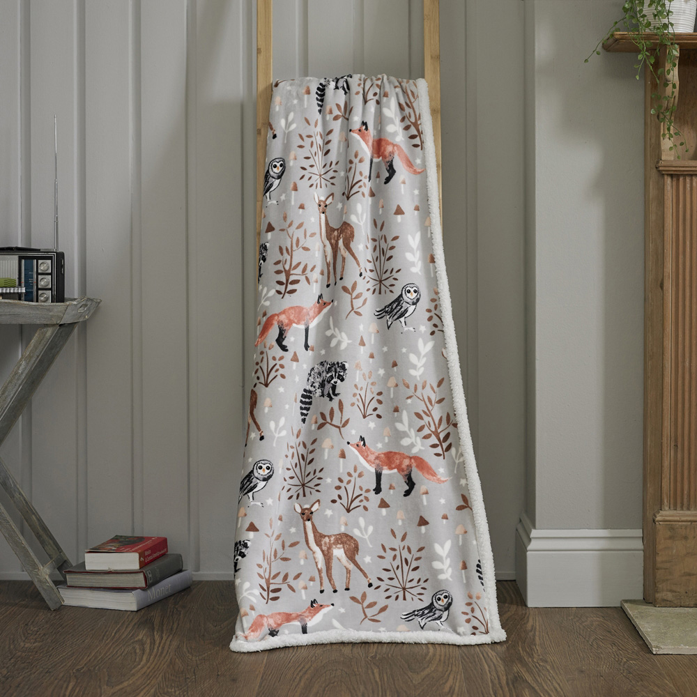 Deyongs Winter Wild Life Sherpa Fleece Throw 140 x 180cm Image 2