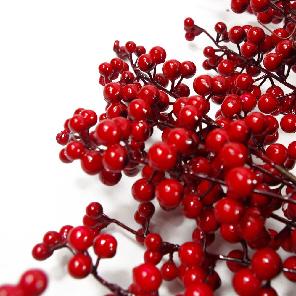Leaf Luxury Christmas Red Berry Wreath 60cm Image 2