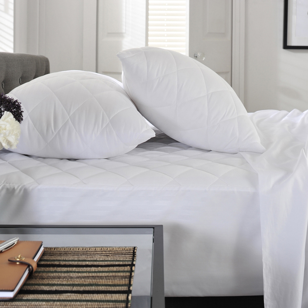 The Lyndon Company King Size Anti Allergy Mattress Protector Image