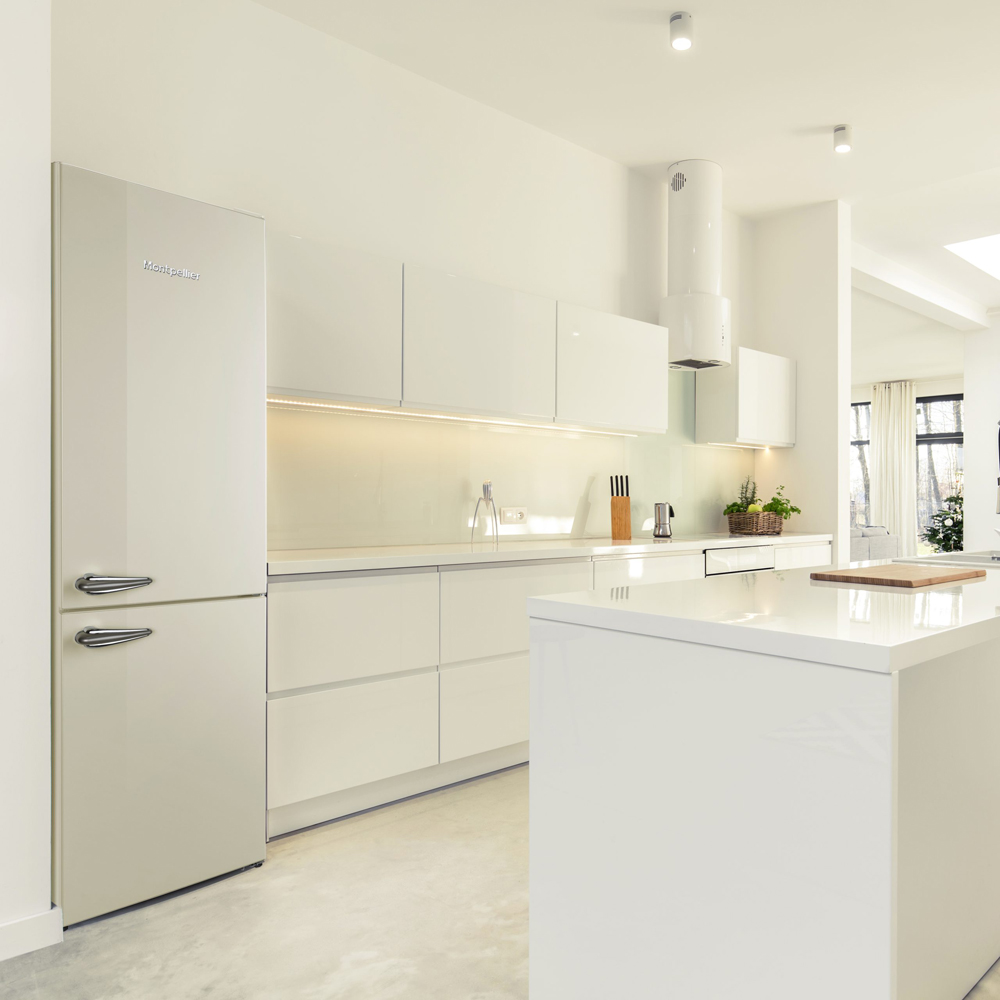 Montpellier MAB386EC Cream Retro Wide No Frost 295L Fridge Freezer Image 2