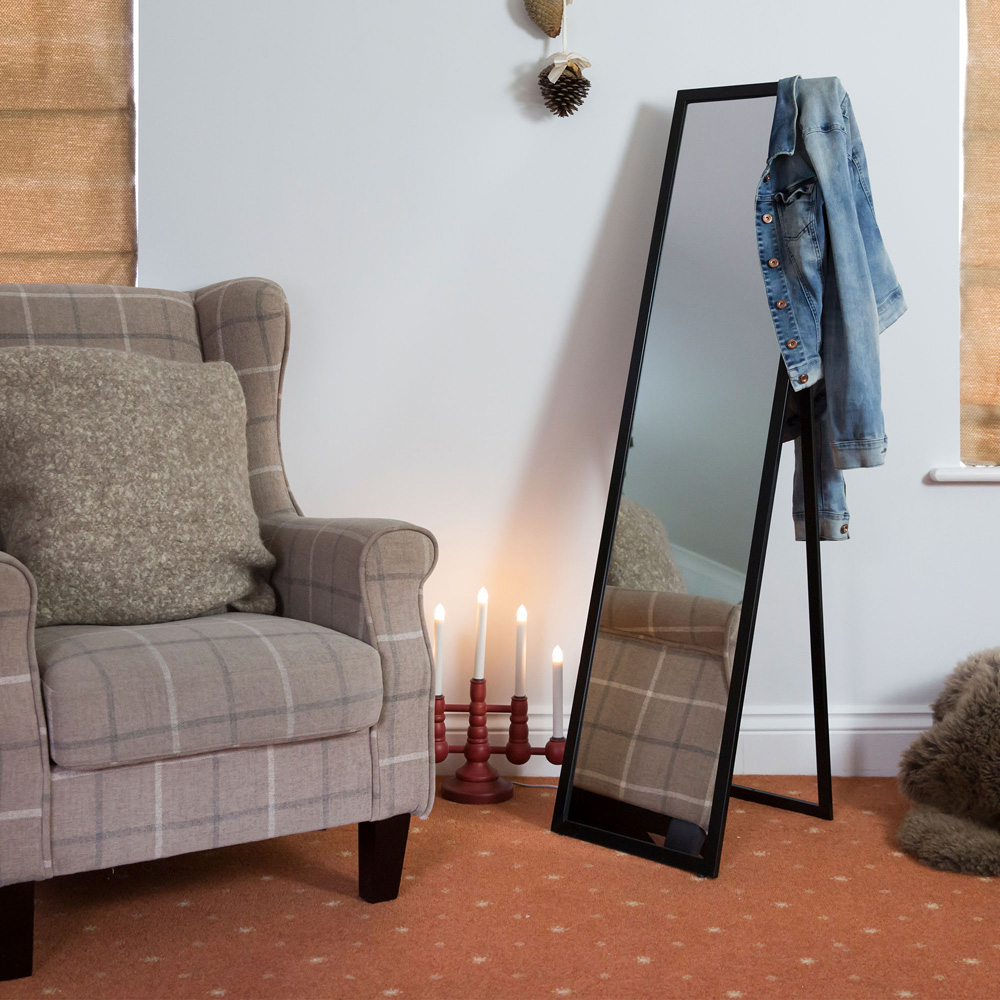 Harbour Housewares Black Round Full Length Mirror 137 x 35.5cm Image 4