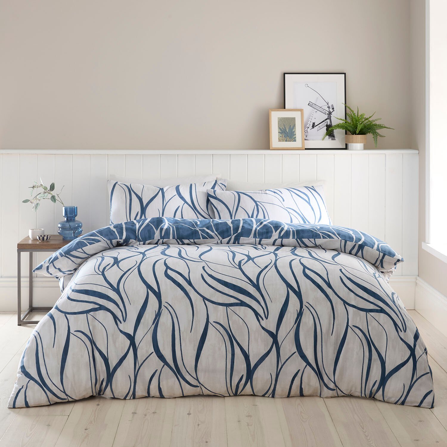 Mira Abstract Duvet Set - Navy / King Image 2