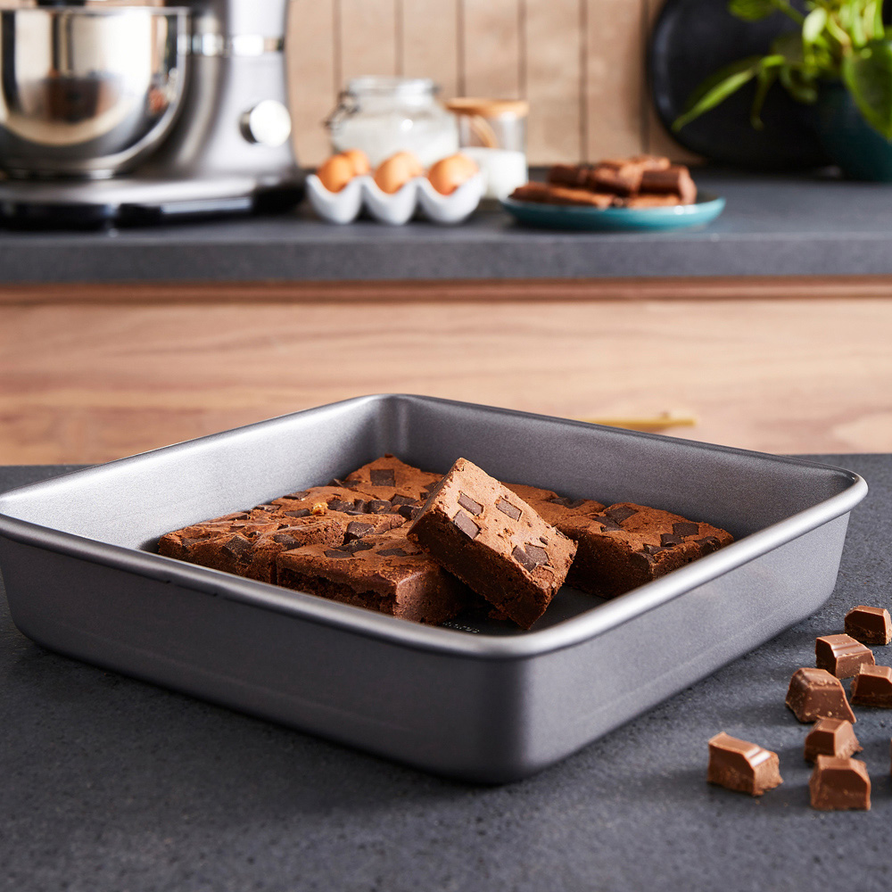 Morphy Richards Muffin Tin with Square Cake Tin and Loaf Tin Image 8