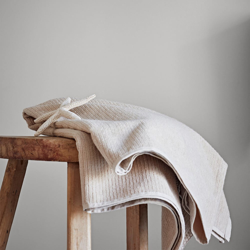 Crown Easyclean Bathroom Paint - Linen Cupboard Image 4