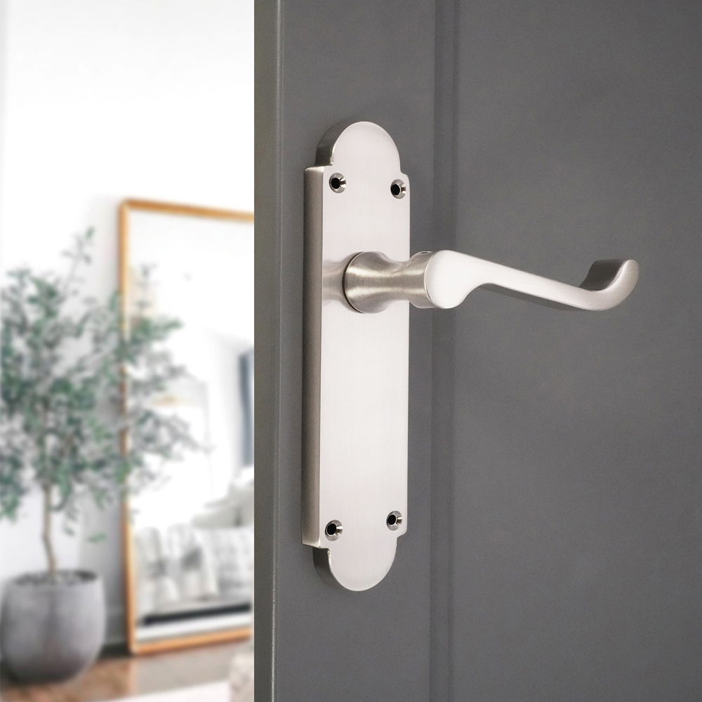 Spira Brass Oakley Satin Nickel Lever on Backplate Door Handle with Latch 2 Pack Image 2