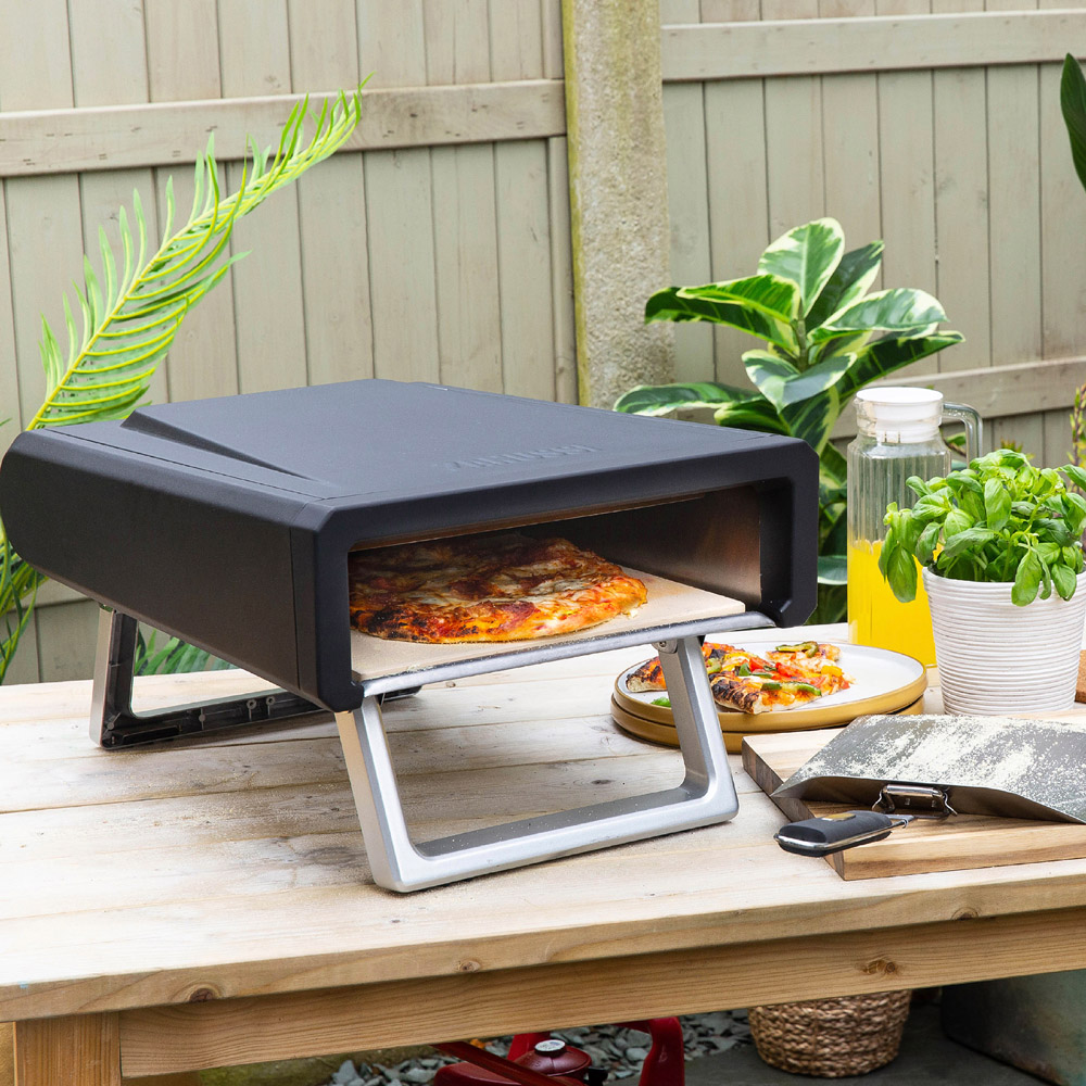 Zanussi Black 12 inch Gas Powered Pizza Oven with Paddle and Carry Bag Image 4