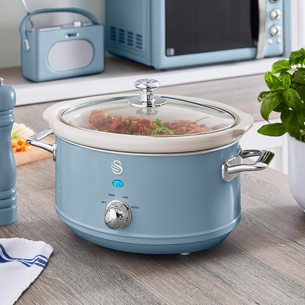 Swan Retro Blue 3.5L Slow Cooker Image 6